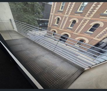 STYLISH SPLIT-LEVEL HOME OFFICE / RESIDENCE - Photo 3