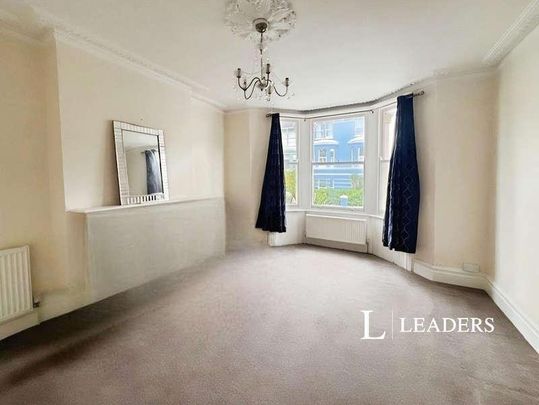Queens Park Road, BN2 - Photo 1