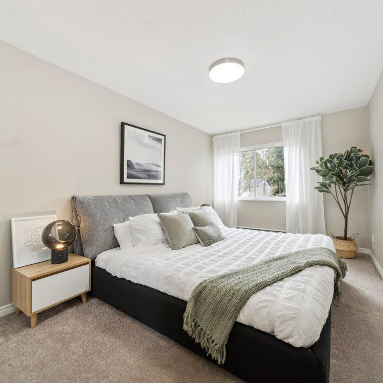 Surrey Gardens - Photo 1