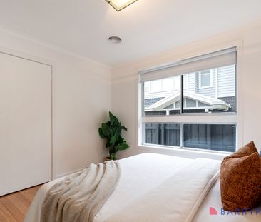 Freshly Painted 2-bedroom Unit With Private Courtyard! - Photo 5