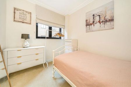 3 bedroom flat to rent - Photo 4