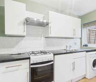 3 bedroom terraced house to rent - Photo 5