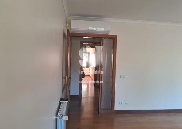Apartamento T5 em Coimbra
