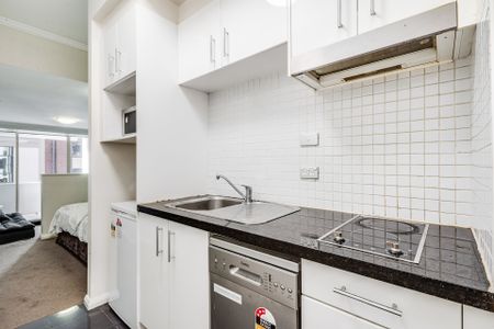 Fully Furnished Studio Apartment at Oaks Trafalgar! - Photo 4