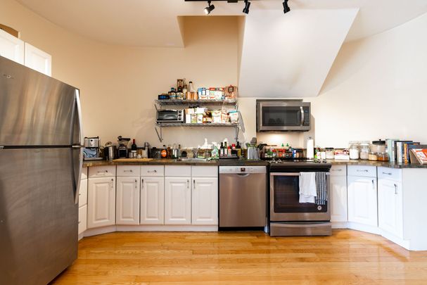 For Lease - 110 Lowther Avenue Unit# Main, Toronto, Ontario - Photo 1