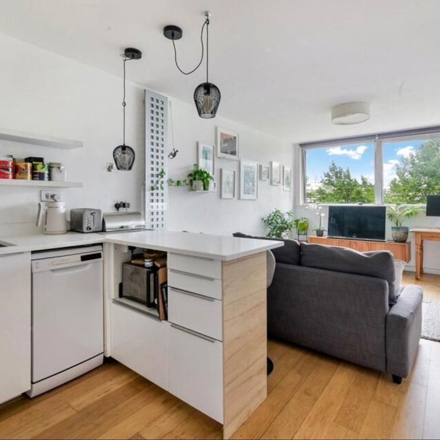 2 Bed Flat, Hopton Street, SE1 - Photo 1