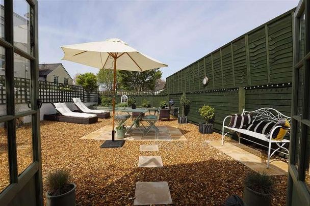 The Limes, Cowbridge, Vale Of Glamorgan, CF71 - Photo 1