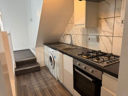 2 Bed Flat, Overstone Road, W6 - Photo 5