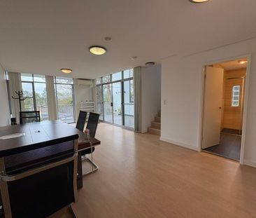 Ultra-Modern Spacious Townhouse Style 4 Bedroom - Photo 1