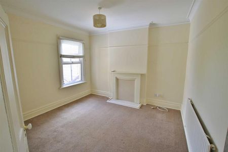 3 bedroom flat to rent - Photo 3