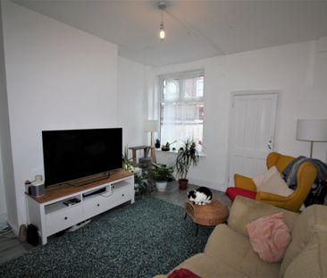 2 Bed Terraced House, Worthing Street, M14 - Photo 2