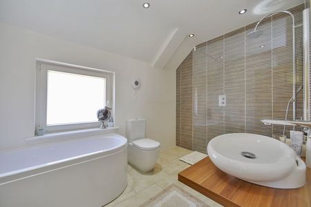Warren Road Godalming, Surrey - 3 bedrooms Property for lettings - Seymours - Photo 3