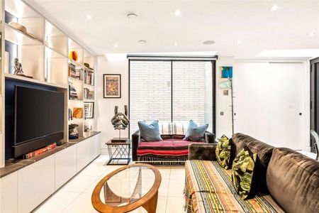 A fabulous three bedroom house with private parking available to rent in Hyde park - Photo 4