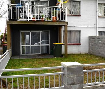 Two bedroom ground floor flat - Photo 1