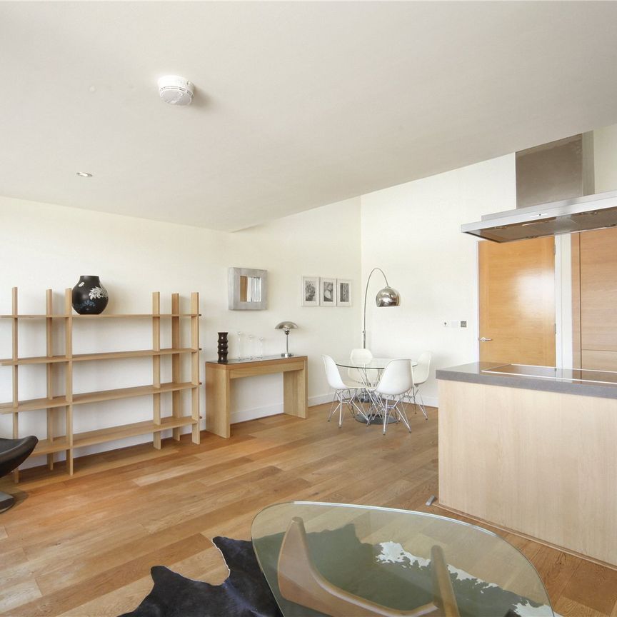 Bazalgette Court, Great West Road, London, W6 flat to rent - Photo 1