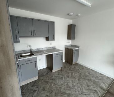 Red Hand Close, Burton on Trent, Staffordshire, DE14 1FB - Photo 4