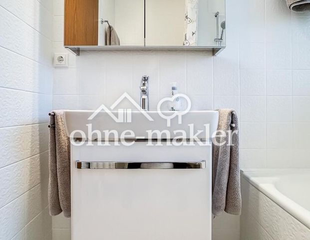 Mit sonnigem Balkon: Möbliertes Zimmer in großzügiger 2er WG - Photo 1