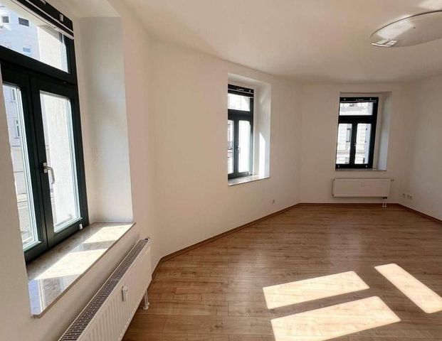 3 Zimmer I modernes Tageslichtbad mit Wanne I offene Küche mit Einbauküche I Abstellraum - Photo 1