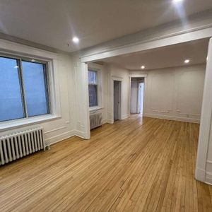 Recently Renovated 4½ Apartment Available - A louer • For Rent - Photo 2