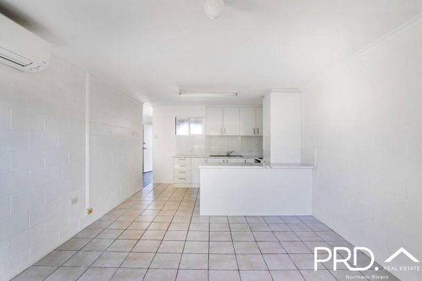 Modern 2-Bedroom Unit with Private Courtyard & Off-Street Parking - Photo 1
