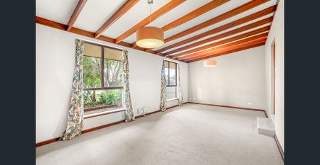 Relaxed Mandurah Living with Great Entertaining Space - Photo 2