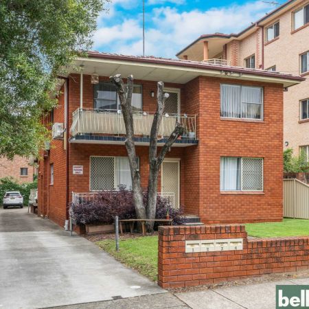 Two Bedroom Apartment in a Convenient Location! - Photo 4