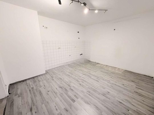 Renovierte 2-Zimmer-Wohnung Jobcenter ab 3 Personen möglich - Photo 1