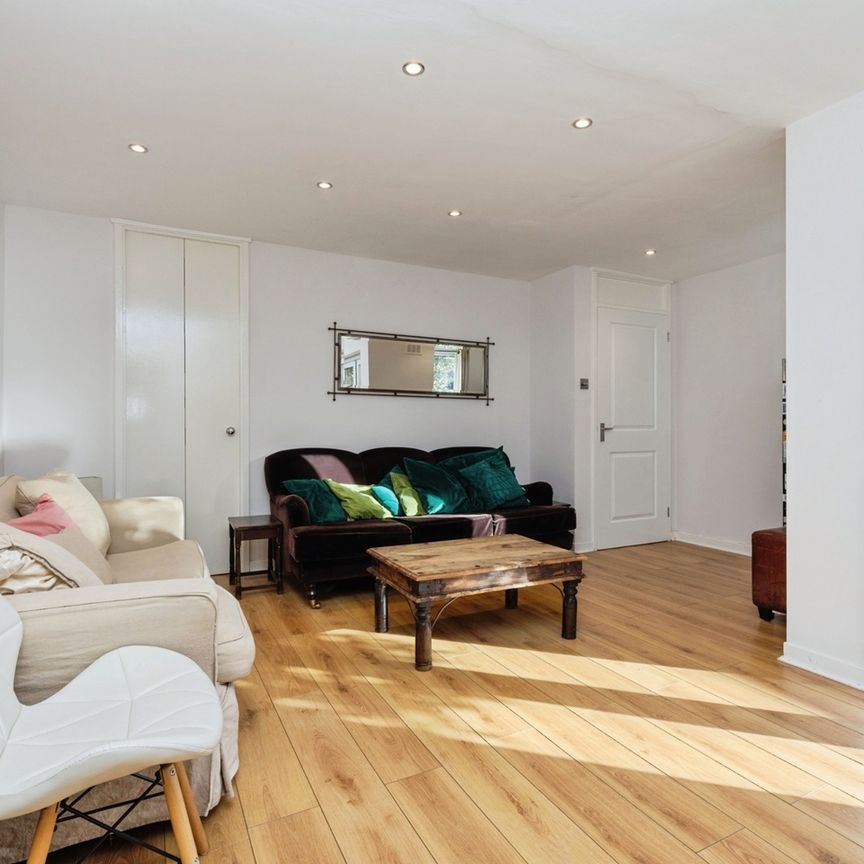 3 Bed End Terrace, Garnet Street, E1W - Photo 1