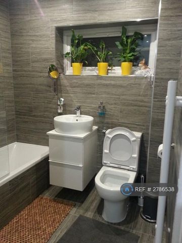 1 bedroom in a house share to rent - Photo 4