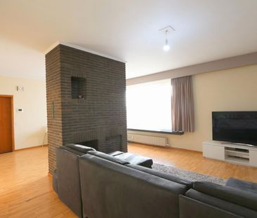Groot en zeer lichtrijk hoekappartement met 2 slaapkamers op TOPlig... - Photo 2