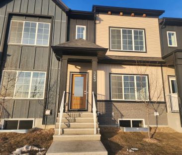 3-Bedroom, 2.5-Bathroom Home with Bonus Room — 3 Bedrooms Townhouse - Photo 1