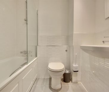 Quay House, Broad Street, Portsmouth - Photo 3