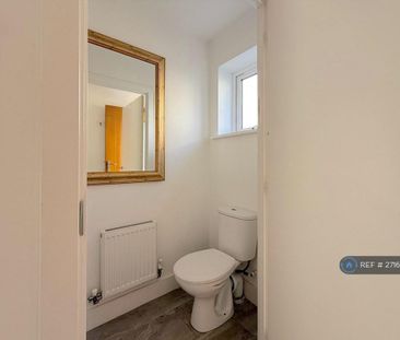 3 bedroom semi-detached house to rent - Photo 2