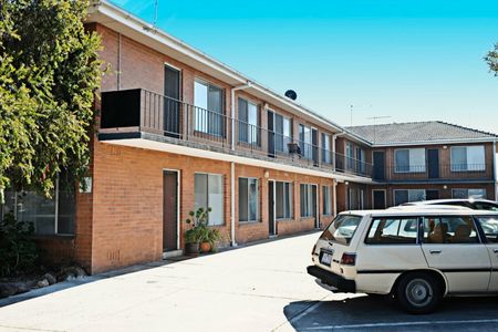 Register to Inspect // Spacious 1-Bedroom Apartment in the Heart of Thornbury - Photo 4