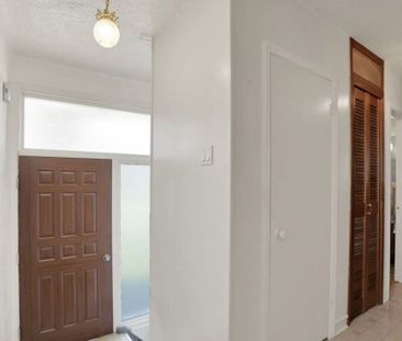 For Lease - 33 Lakeland Crescent, Toronto, Ontario - Photo 3