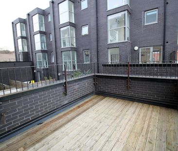 property to rent - Photo 2