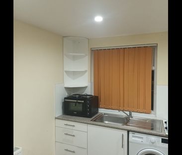 1 Bed Flat, Wealdstone, HA3 - Photo 2