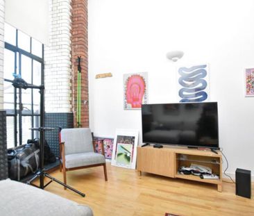 A modern, well-presented two-bedroom flat to let in a sought-after ... - Photo 4