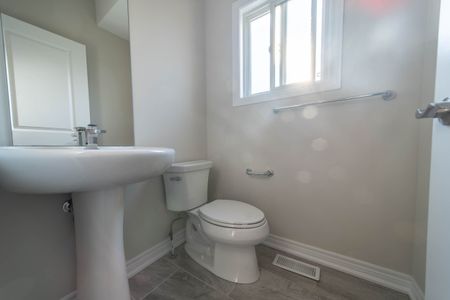 For Lease - 1217 Uppers Lane, Thorold, Ontario - Photo 3