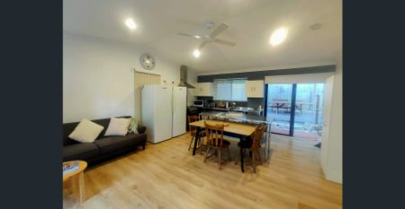 Cozy unit tucked away in a private oasis - Photo 3