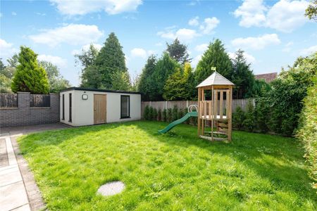 Stylish ultra-modern home with cinema, garden room and impressive home technology, on quiet Hale Barns cul-de-sac - Photo 5