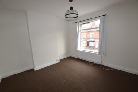 3 bedroom House To Let Total Size: 905 SQ FT - Photo 2