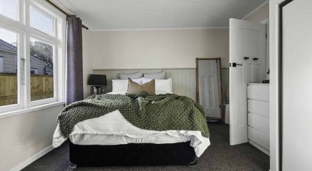 Eastside Villa Charm - Photo 3