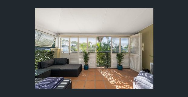 Huge Private Courtyard - Photo 1