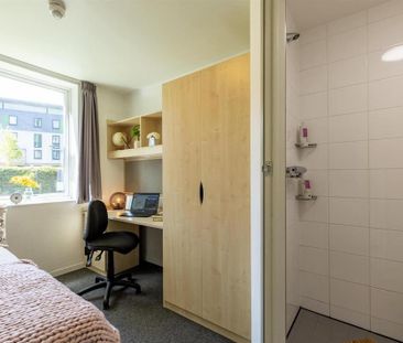 1 bedroom in a flat share to rent - Photo 4