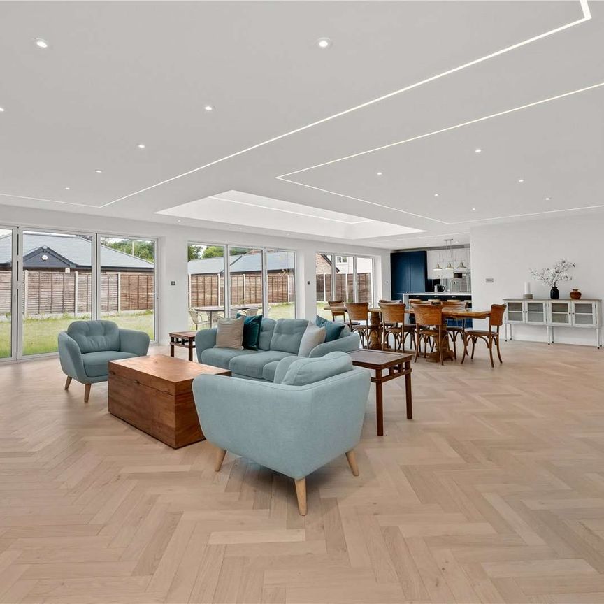 Five bedroom, new build family home in Ascot. - Photo 1