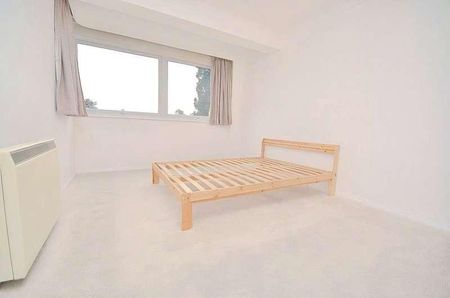 Carlton Close, Upminster, RM14 - Photo 2