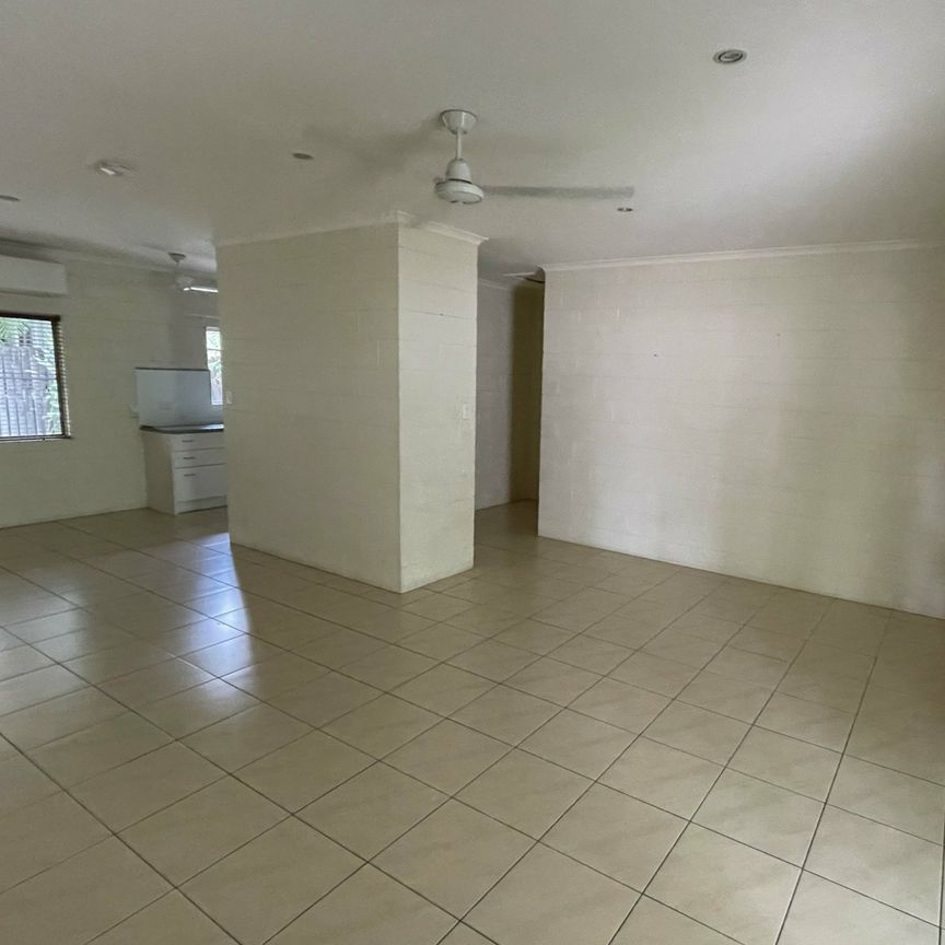 2/4 Seabrook Avenue, Port Douglas QLD - Photo 1