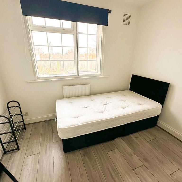 1 bedroom in a house share to rent - Photo 1