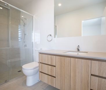 5 Botanique Terrace, Robina QLD 4226 - Townhouse For Rent | Domain - Photo 5